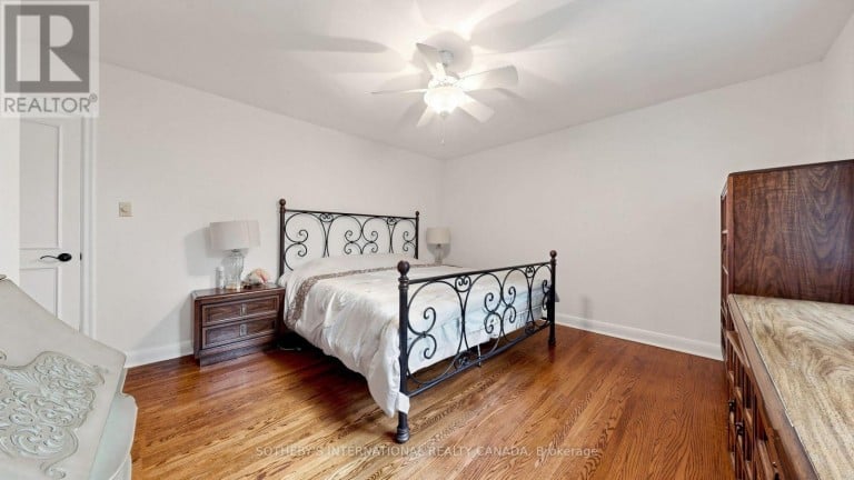 54 PLYMBRIDGE ROAD, Toronto (Bridle Path-Sunnybrook-York Mills), Ontario, M2P1A3
