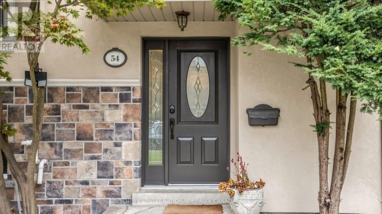 54 PLYMBRIDGE ROAD, Toronto (Bridle Path-Sunnybrook-York Mills), Ontario, M2P1A3