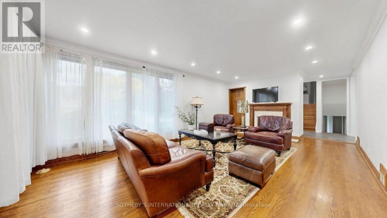 54 PLYMBRIDGE ROAD, Toronto (Bridle Path-Sunnybrook-York Mills), Ontario, M2P1A3