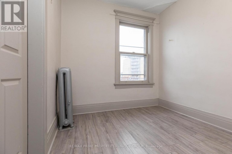 2 - 365 CLINTON STREET, Toronto (Annex), Ontario, N8X1A7