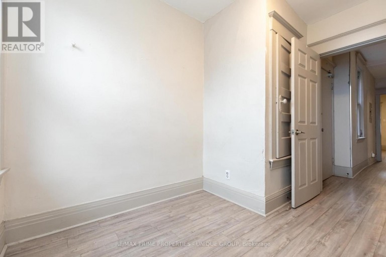 2 - 365 CLINTON STREET, Toronto (Annex), Ontario, N8X1A7