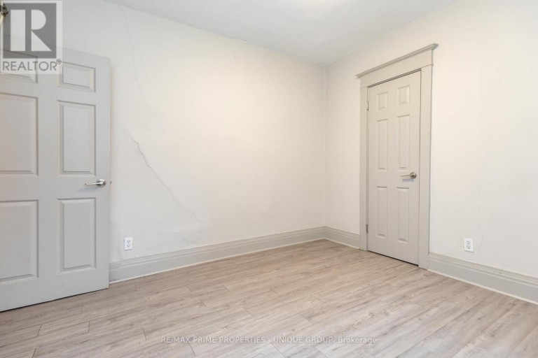 2 - 365 CLINTON STREET, Toronto (Annex), Ontario, N8X1A7