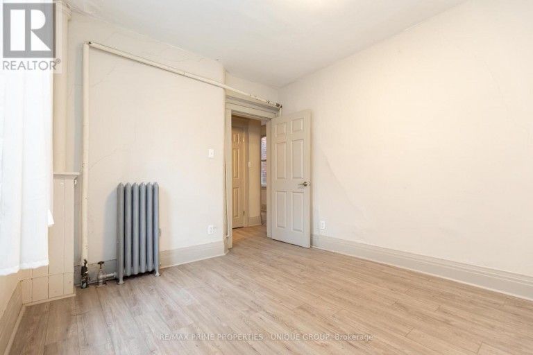 2 - 365 CLINTON STREET, Toronto (Annex), Ontario, N8X1A7