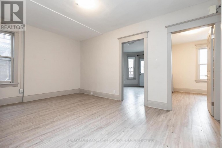 2 - 365 CLINTON STREET, Toronto (Annex), Ontario, N8X1A7