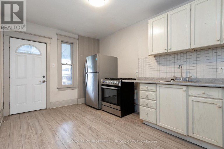 2 - 365 CLINTON STREET, Toronto (Annex), Ontario, N8X1A7