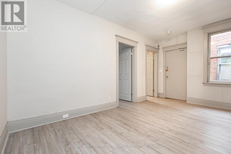 2 - 365 CLINTON STREET, Toronto (Annex), Ontario, N8X1A7