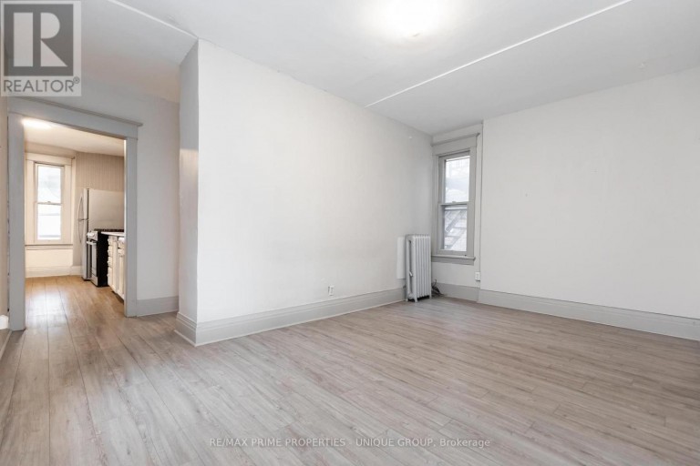 2 - 365 CLINTON STREET, Toronto (Annex), Ontario, N8X1A7