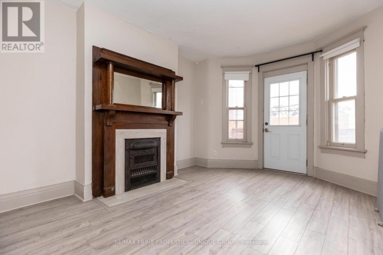 2 - 365 CLINTON STREET, Toronto (Annex), Ontario, N8X1A7