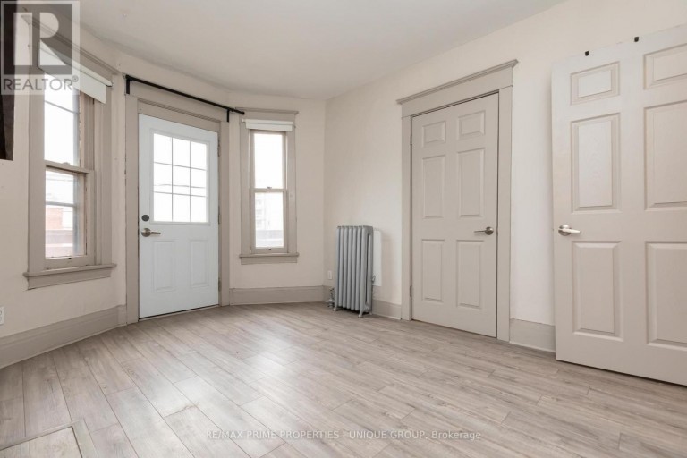 2 - 365 CLINTON STREET, Toronto (Annex), Ontario, N8X1A7