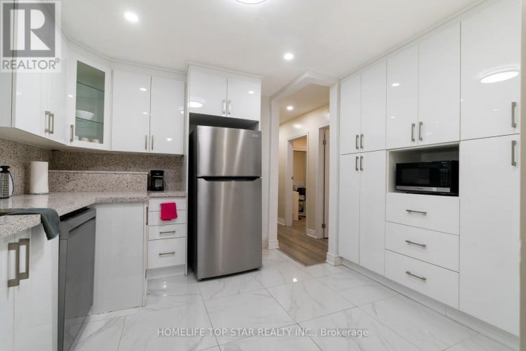19 TREVERTON DRIVE, Toronto (Kennedy Park), Ontario, M1K3S5