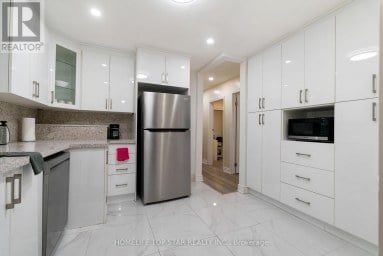 19 TREVERTON DRIVE Toronto (Kennedy Park) Ontario photo 3
