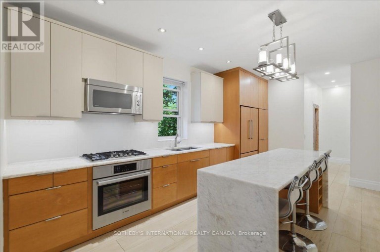 UPPER UNIT - 33 ROSE AVENUE, Toronto (Cabbagetown-South St. James Town), Ontario, M4X1N7