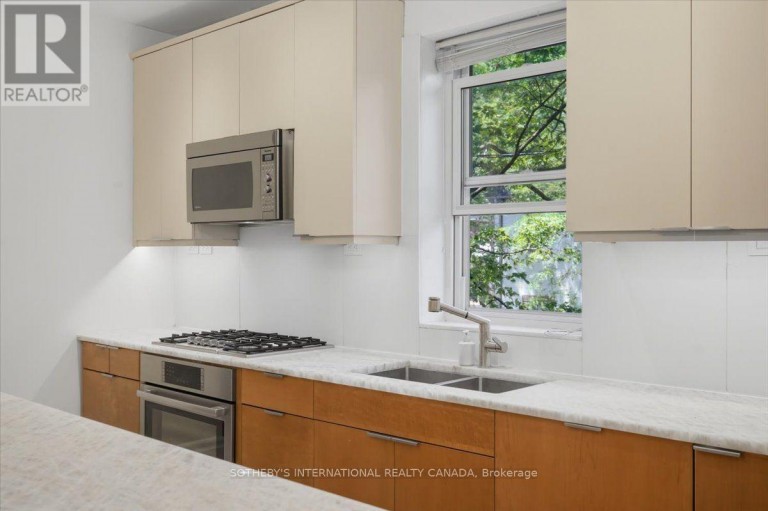 UPPER UNIT - 33 ROSE AVENUE, Toronto (Cabbagetown-South St. James Town), Ontario, M4X1N7