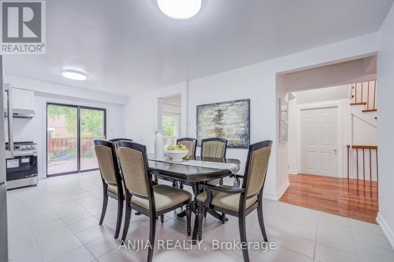 3 MOSSBROOK CRESCENT, Toronto (Steeles), Ontario, M1W2W8