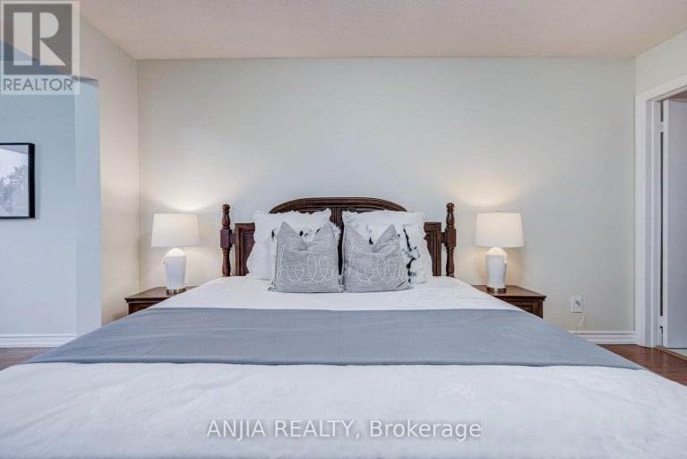 3 MOSSBROOK CRESCENT, Toronto (Steeles), Ontario, M1W2W8