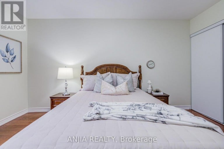 3 MOSSBROOK CRESCENT, Toronto (Steeles), Ontario, M1W2W8