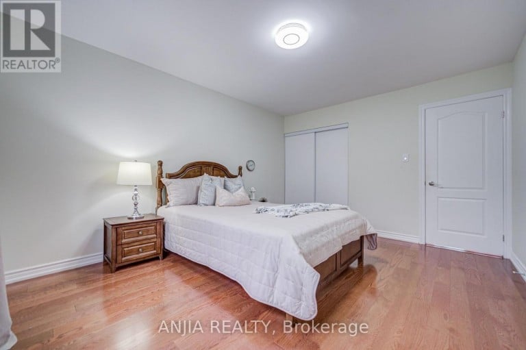 3 MOSSBROOK CRESCENT, Toronto (Steeles), Ontario, M1W2W8