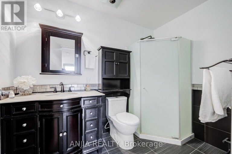 3 MOSSBROOK CRESCENT, Toronto (Steeles), Ontario, M1W2W8