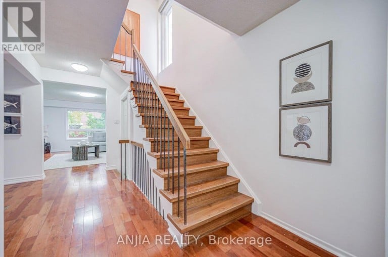 3 MOSSBROOK CRESCENT, Toronto (Steeles), Ontario, M1W2W8