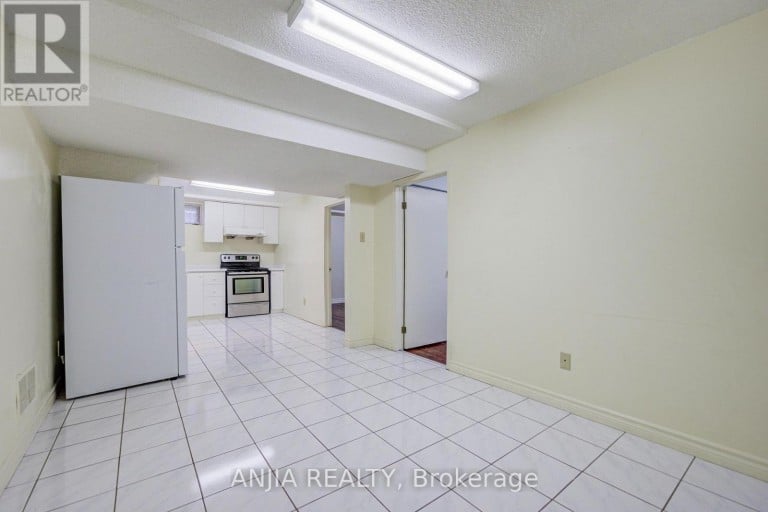 3 MOSSBROOK CRESCENT, Toronto (Steeles), Ontario, M1W2W8