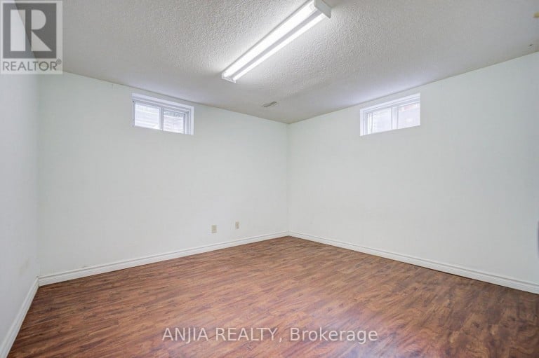 3 MOSSBROOK CRESCENT, Toronto (Steeles), Ontario, M1W2W8