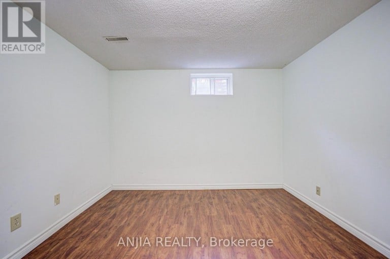 3 MOSSBROOK CRESCENT, Toronto (Steeles), Ontario, M1W2W8