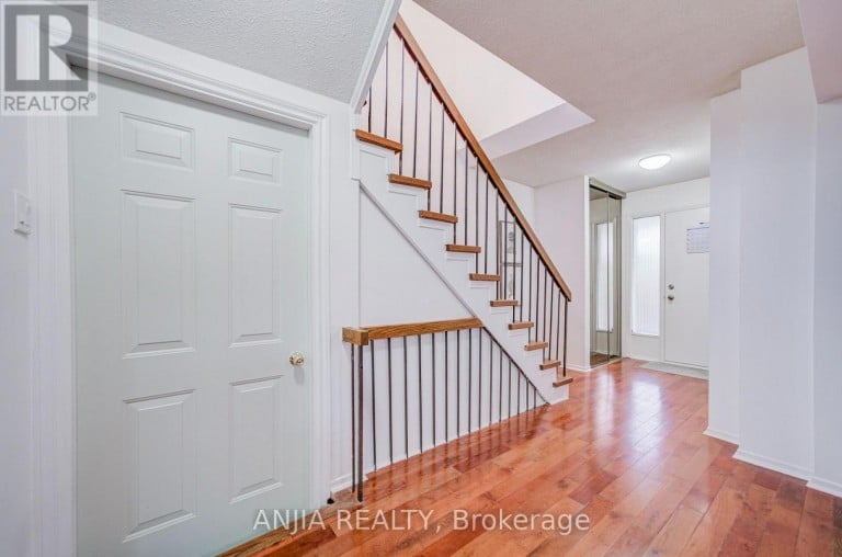 3 MOSSBROOK CRESCENT, Toronto (Steeles), Ontario, M1W2W8