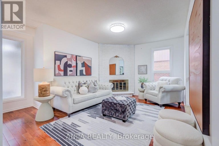 3 MOSSBROOK CRESCENT, Toronto (Steeles), Ontario, M1W2W8
