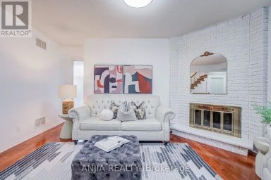 3 MOSSBROOK CRESCENT Toronto (Steeles) Ontario photo 9