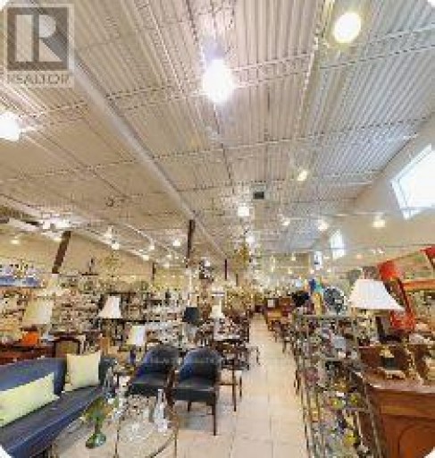 B - 8134 YONGE STREET, Vaughan (Uplands), Ontario, L4J1W4