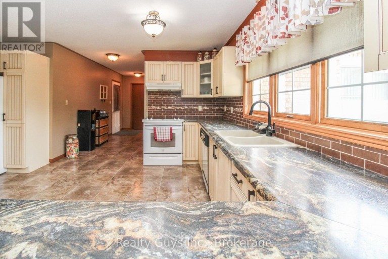668 BREALEY DRIVE, Peterborough (Otonabee Ward 1), Ontario, K9K2M7