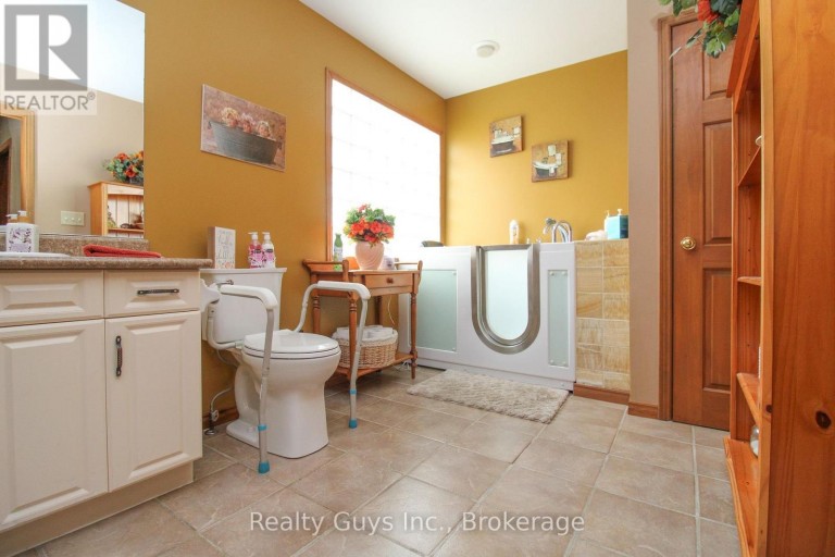 668 BREALEY DRIVE, Peterborough (Otonabee Ward 1), Ontario, K9K2M7