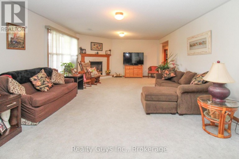 668 BREALEY DRIVE, Peterborough (Otonabee Ward 1), Ontario, K9K2M7