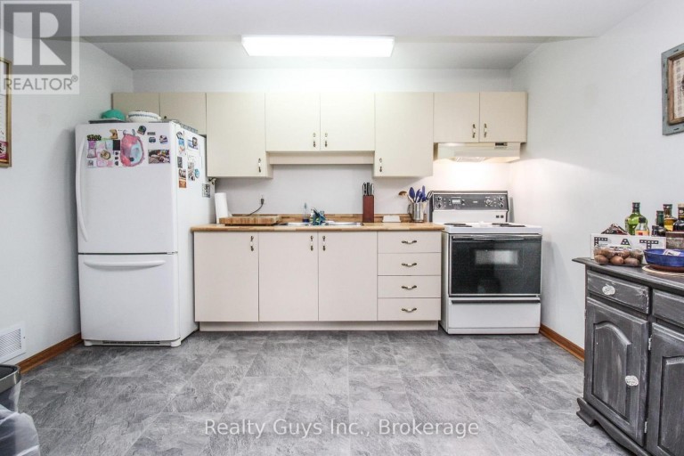 668 BREALEY DRIVE, Peterborough (Otonabee Ward 1), Ontario, K9K2M7