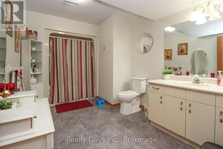 668 BREALEY DRIVE, Peterborough (Otonabee Ward 1), Ontario, K9K2M7