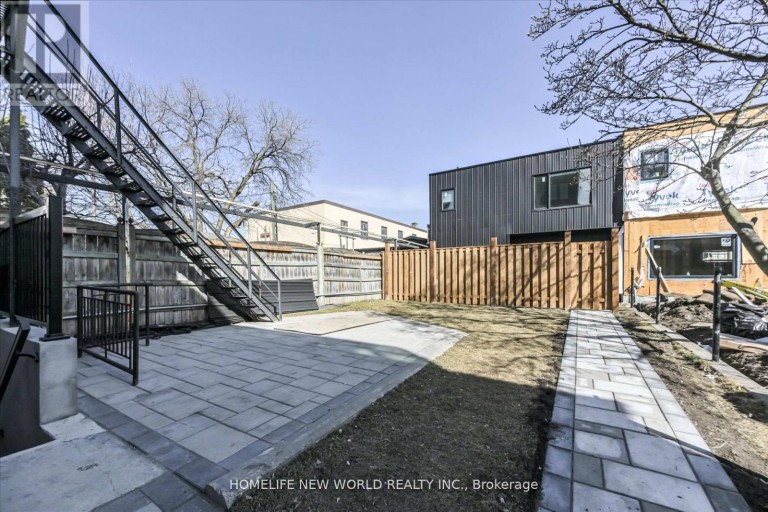 MAIN - 995 DUFFERIN DUFFERIN STREET, Toronto (Dufferin Grove), Ontario, M6H4B2