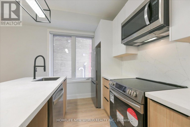 MAIN - 995 DUFFERIN DUFFERIN STREET, Toronto (Dufferin Grove), Ontario, M6H4B2