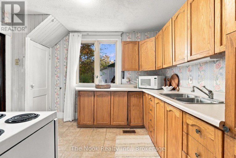 5 GRANTS LANE, Clarington (Bowmanville), Ontario, L1C2Y4