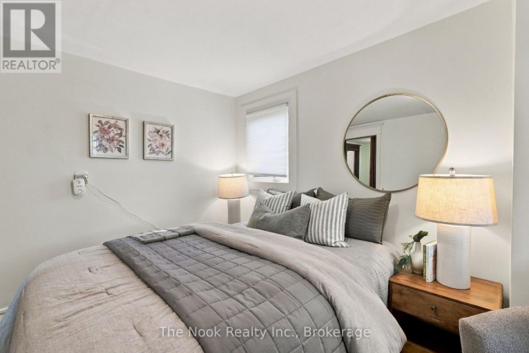 5 GRANTS LANE, Clarington (Bowmanville), Ontario, L1C2Y4
