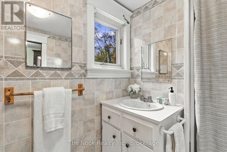 5 GRANTS LANE, Clarington (Bowmanville), Ontario, L1C2Y4