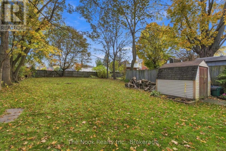5 GRANTS LANE, Clarington (Bowmanville), Ontario, L1C2Y4