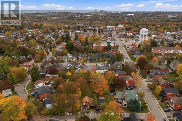 5 GRANTS LANE, Clarington (Bowmanville), Ontario, L1C2Y4