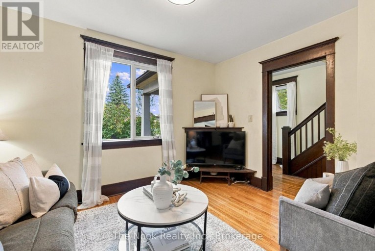 5 GRANTS LANE, Clarington (Bowmanville), Ontario, L1C2Y4
