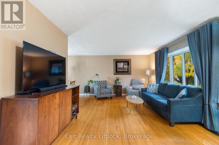 26 BEECHWOOD DRIVE, Peterborough (Monaghan Ward 2), Ontario, K9J1M4