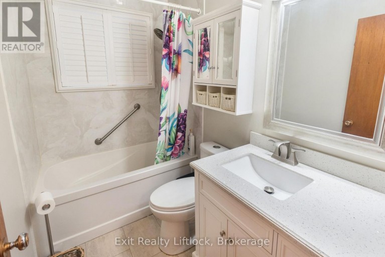 26 BEECHWOOD DRIVE, Peterborough (Monaghan Ward 2), Ontario, K9J1M4