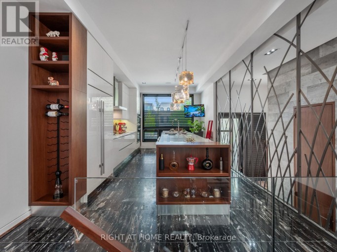 336 MELROSE AVENUE, Toronto (Bedford Park-Nortown), Ontario, M5M1Z4