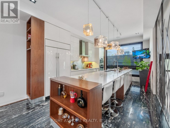 336 MELROSE AVENUE, Toronto (Bedford Park-Nortown), Ontario, M5M1Z4