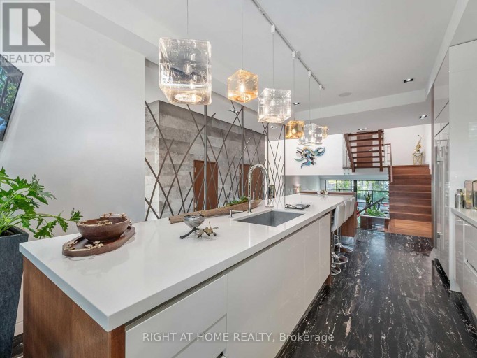 336 MELROSE AVENUE, Toronto (Bedford Park-Nortown), Ontario, M5M1Z4