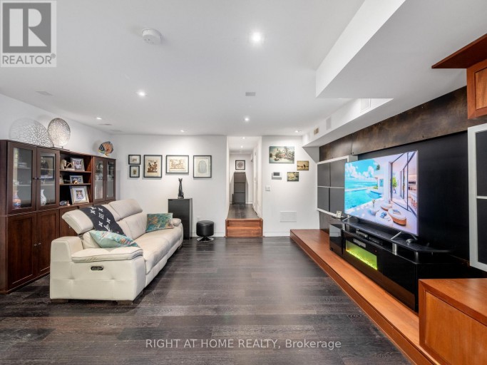 336 MELROSE AVENUE, Toronto (Bedford Park-Nortown), Ontario, M5M1Z4