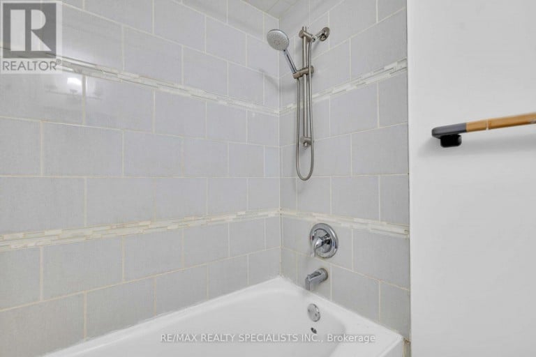 11 - 3525 BRANDON GATE DRIVE, Mississauga (Malton), Ontario, L4T3M3